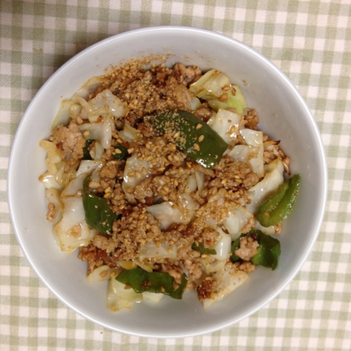 キャベツと豚ひき肉の味噌炒め丼